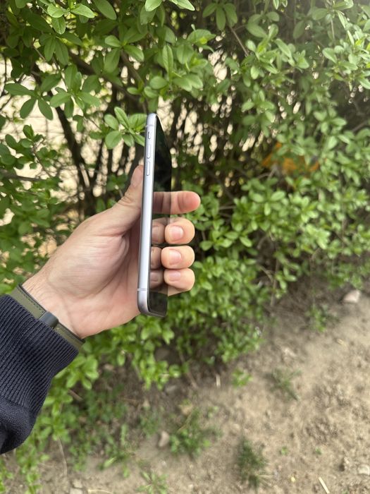 Продам телефон айфон 11