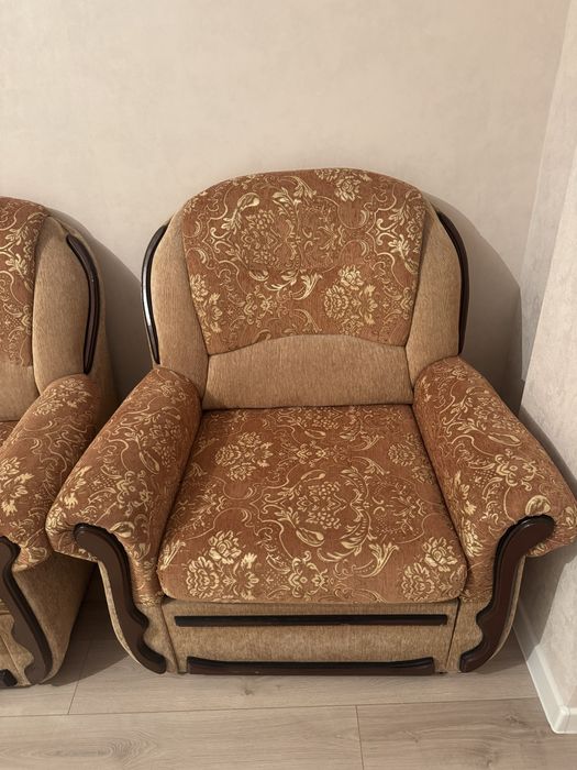 Продам диван и два кресла