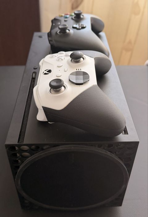 Xbox Series X 1TB + 2 controllere – Super ofertă!