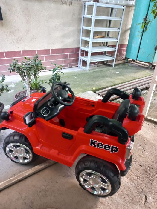 Детская машина с пультом,электромобиль