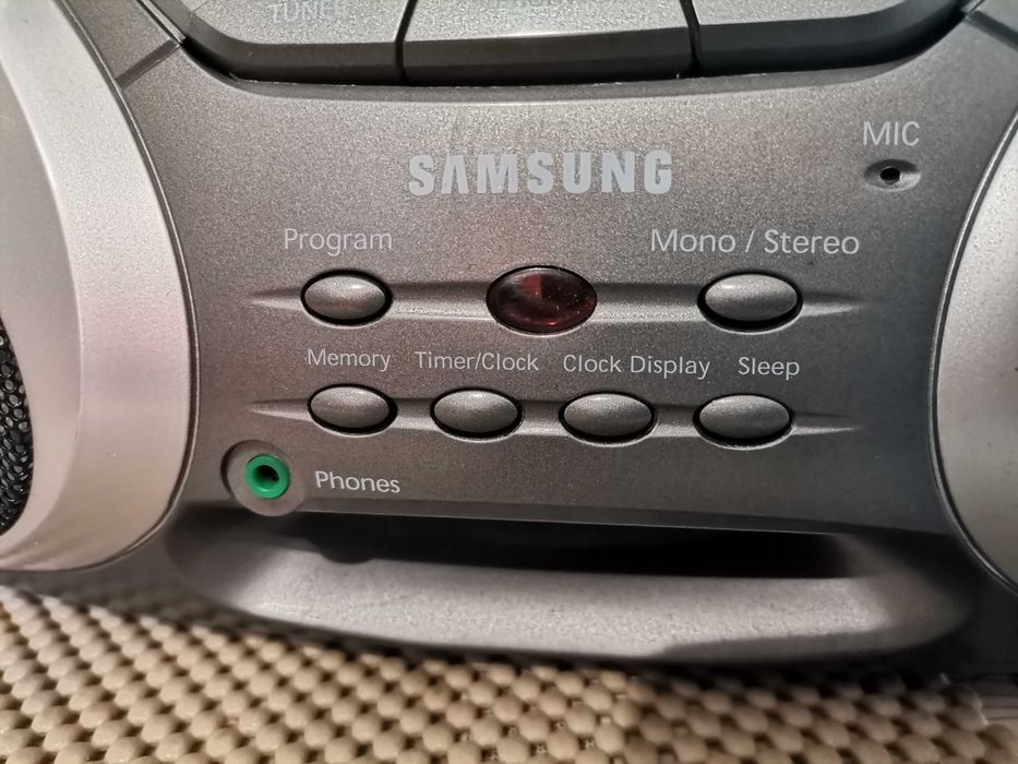 Радиокасетофон Samsung RCD-S50 (За ремонт на CD / За части)