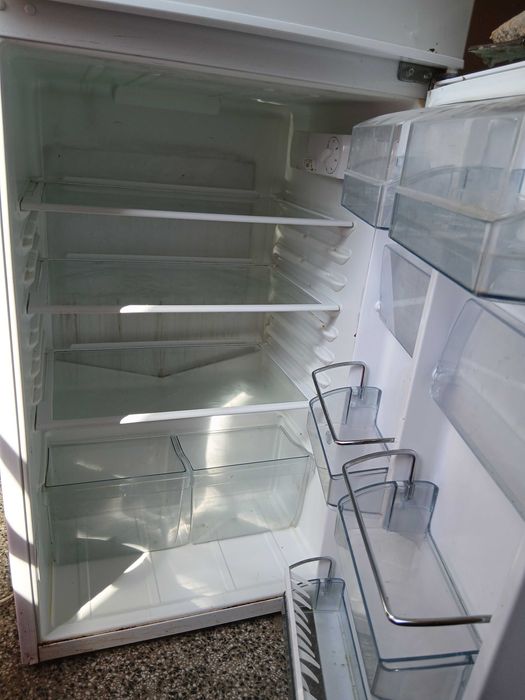 Продавам хладилник с фризер Gorenje