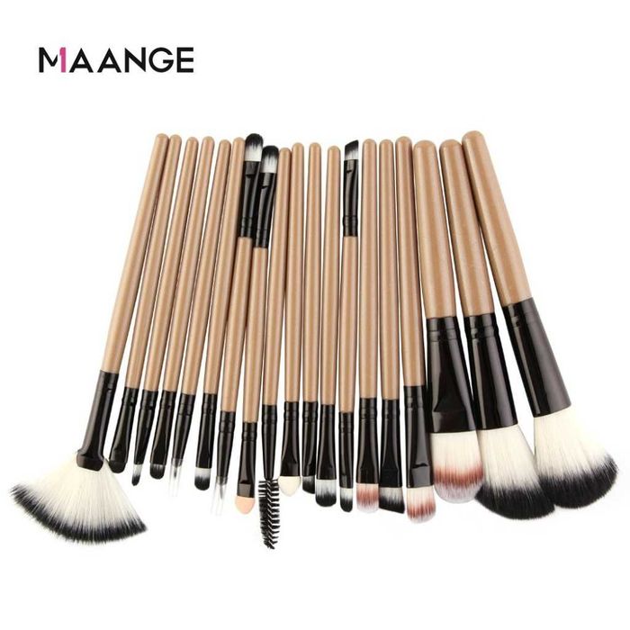 Комплект от 18 професионални четки за грим