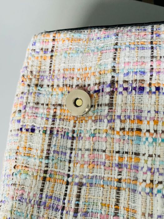 Guess нова много красива чанта букле и кожа