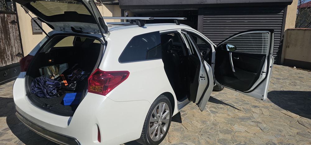 Toyota auris 1.8 Hybrid 136 CP