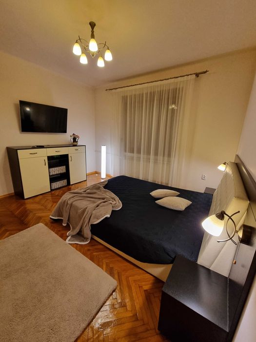 Pat matrimonial tapitat, pat dublu 160x200 cu noptiere