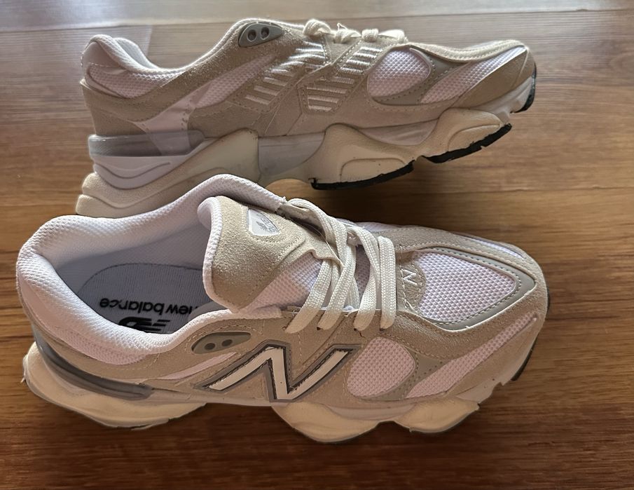 Мъжки маратонки New Balance 9060 с бродирано лого