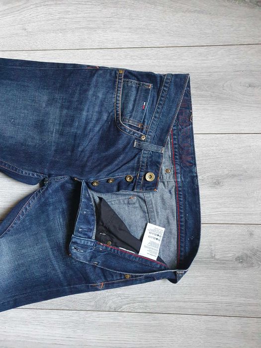 Blugi TOMMY HILFIGER "Wilson" - Marime W33 L34 (Talie 89 cm)