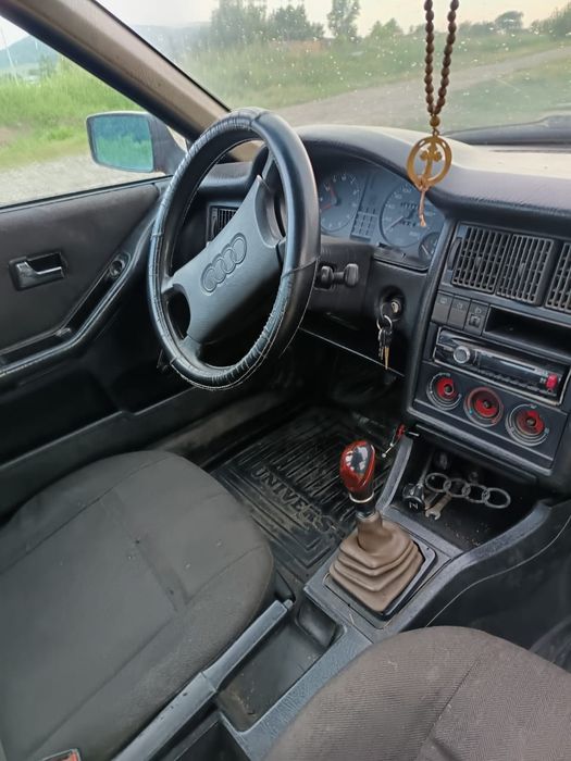 Машина АУДИ 80 ,механика