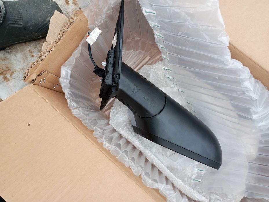 Продам левое зеркало