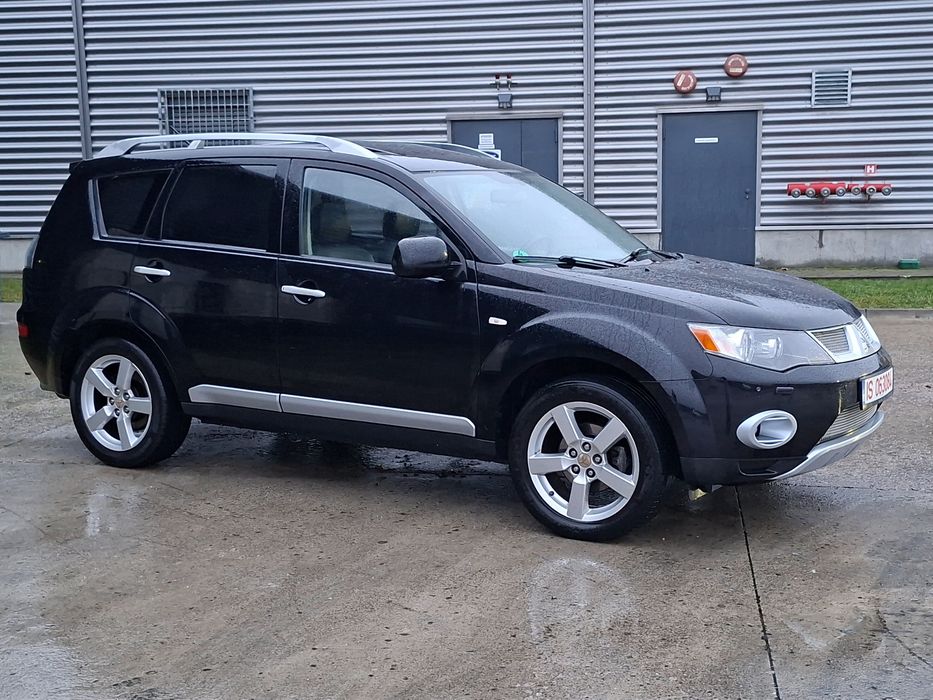 Mitsubishi Outlander 2.0TDI 4WD 7LocuriPieleXenonNavi