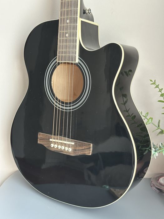 Гитара почти новая