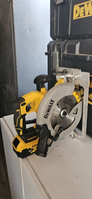 Circular Dewalt DCS 570