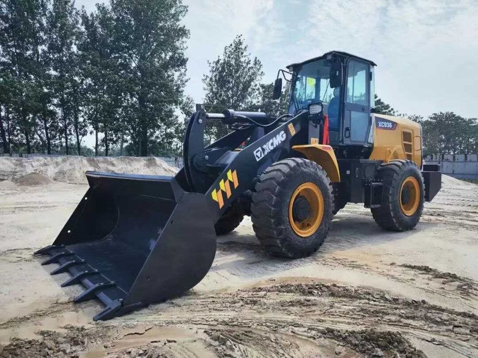 Фронтальный погрузчик XCMG XC936   1,8 КУБ рычаг