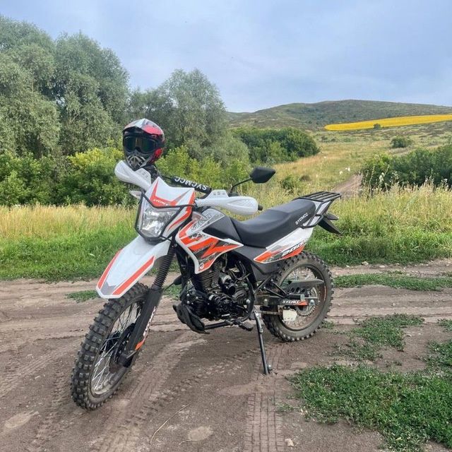 Продам мотоцикл эндуро SYCMCC 200