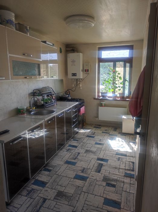 Dom sotiladi Toshkent viloyat Zangiota tumanida