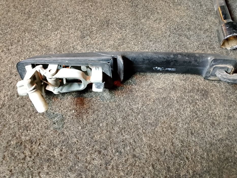 Задняя левая ручка Пассат б4