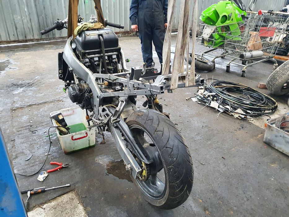 Dezmembrari Kawasaki Ninja ZX-6R (1995-2021) 0.6i 16-valve DOHC Benzi