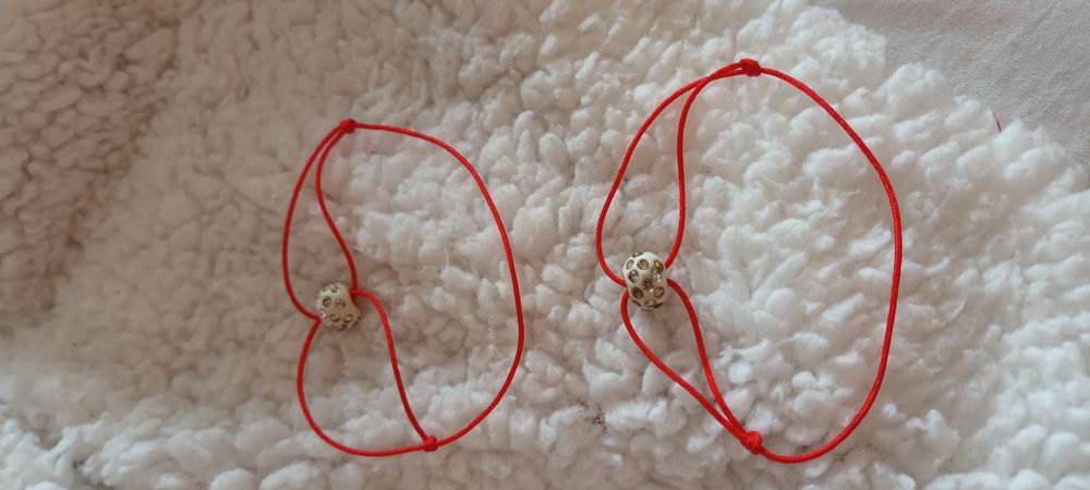 Bratari simple hand made pe snur cu rosu sau verde