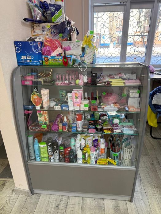 Продам шкафы торговые