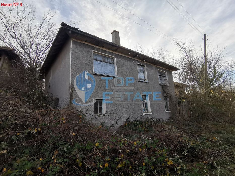 Пет къщи и два парцела в село Кавлак, област Велико Търново