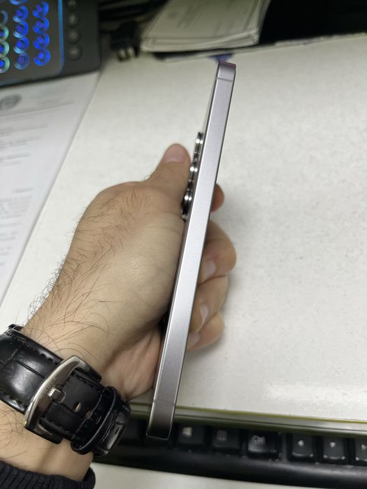 Продам Samsung S25 в хорошем состоянии