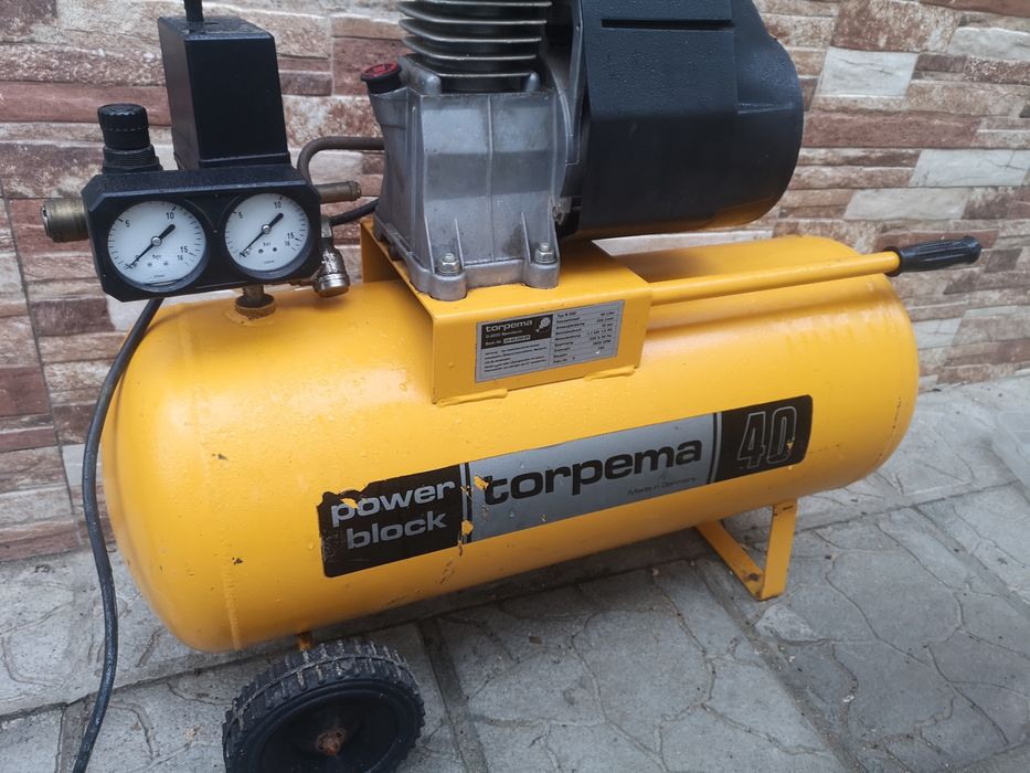 Немски КомпресорToprema 250l/min 10bar 220V 40Litra