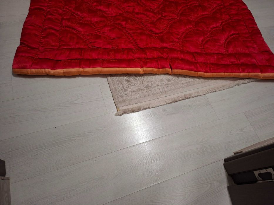 Plapuma din lana naturala cu 2 culori -rosu+ galben