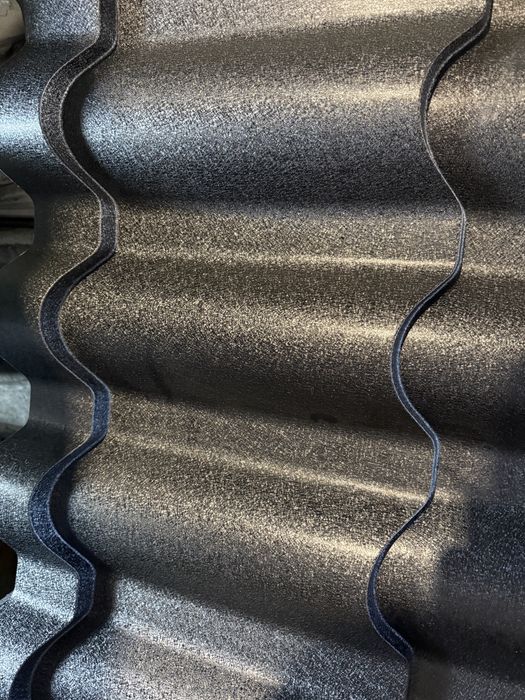 Țiglă metalică Nobel gri antracit 7016 pentru acoperișuri case lățime utilă 1020 grosimi cuprinse între 0.5-0.6 MM