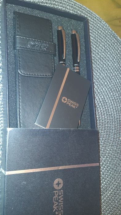 Swiss Peak сет в кутия с кожен калъф