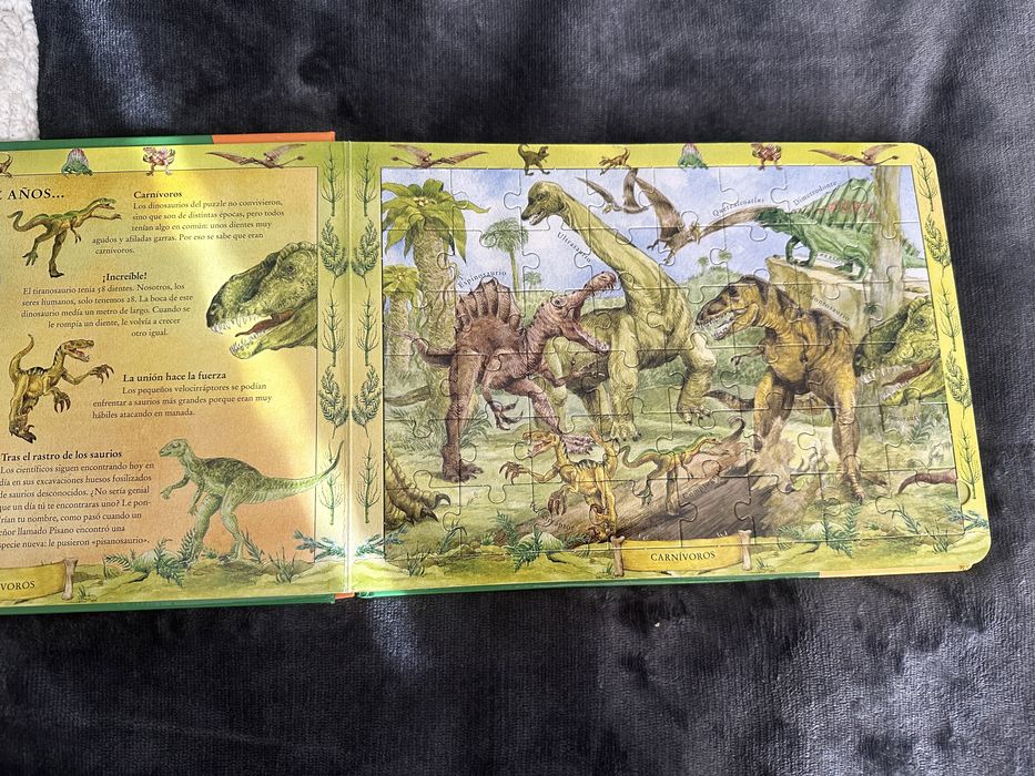 Книга за Динозаврите с пъзели на испански език