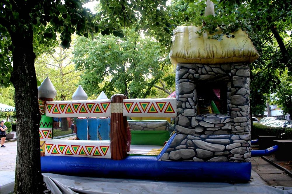 Надуваем детски Замък- Батут