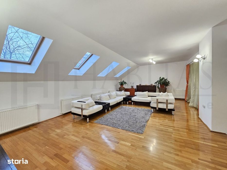 Casa cu 8 camere, dispusa pe doua nivele, Parcul Central