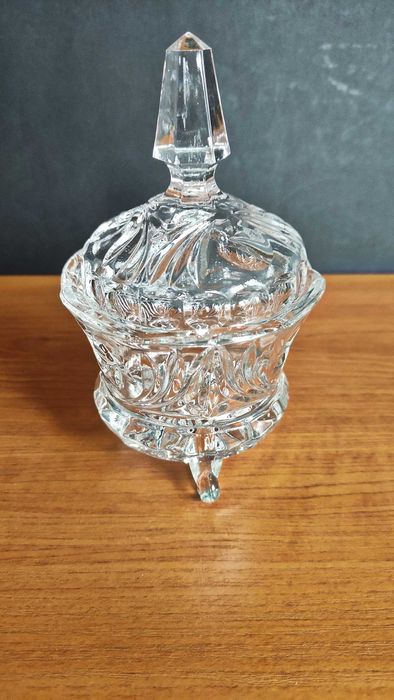 Кристална захарничка на крачета