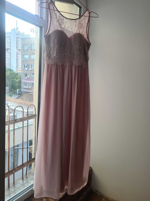 Дълга розова рокля