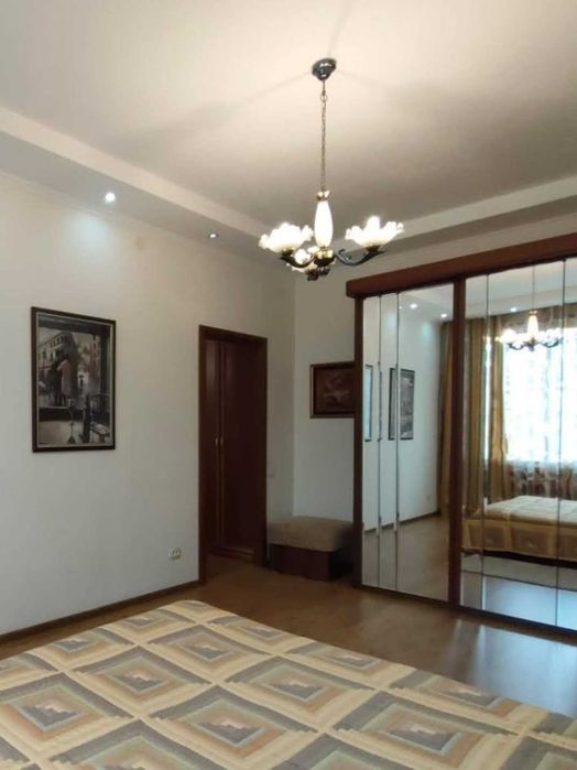 Продам люстру для комнаты