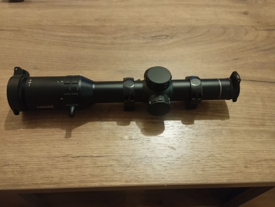Продавам оптика за гонка Hawke Frontier 30FD 1-8х24, заедно с рингове на Русан 30 мм за пикатини база бърз монтаж.