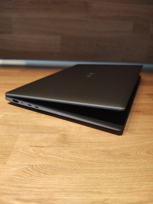 Dell Precision 5690 4K OLED/Ultra 7 165H/RTX 2000 Ada 8GB/32GB DDR5/2TB