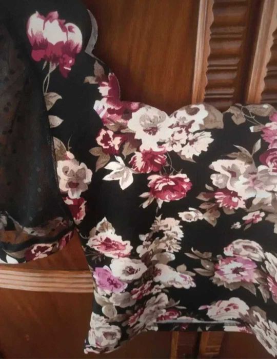 Floral print puff sleeve top