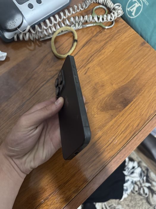 Iphone 15 black