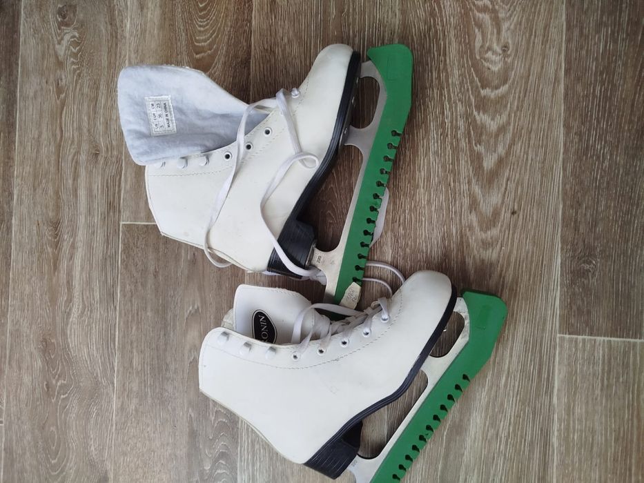 Продам детские коньки 36 р