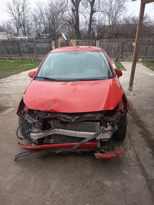 Vând Opel corsa pentru piese de schimb sau schimb.