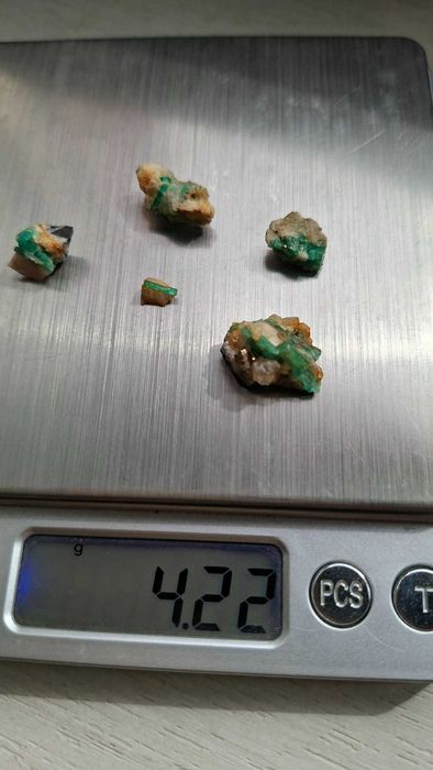 Лот смарагдови кристали от Музо, Колумбия