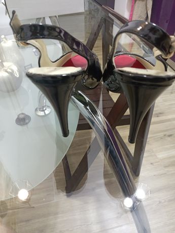 Sandale de lac nr. 39,toc 10 cm,din piele, negre, noi in cutie