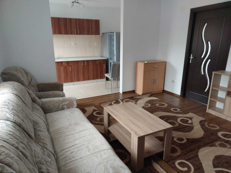 Inchiriez apartament