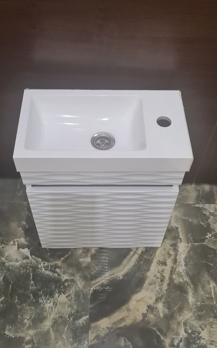 Шкаф за баня стенен монтаж