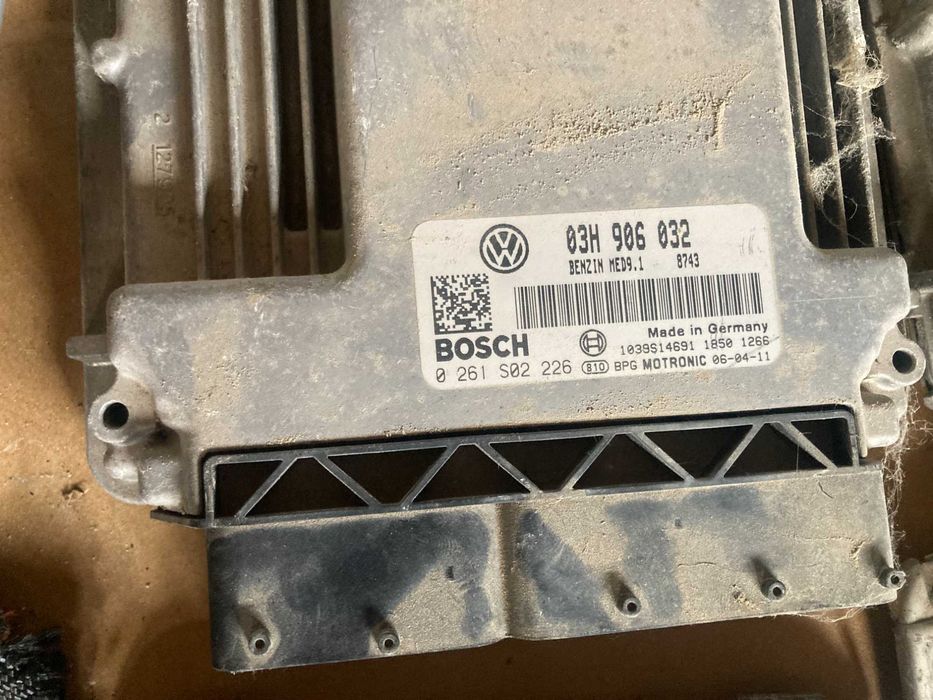 Компютър еку ecu електронен блок двигател vw passat b6 3.2 vr6 r32 axz