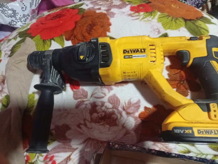 Rotopercutor  DEWaLT  18 v   folosit stare impecabilă