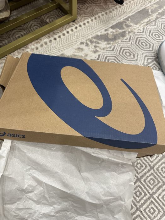 Продам кроссовки р. 39-40 (ассиксы)