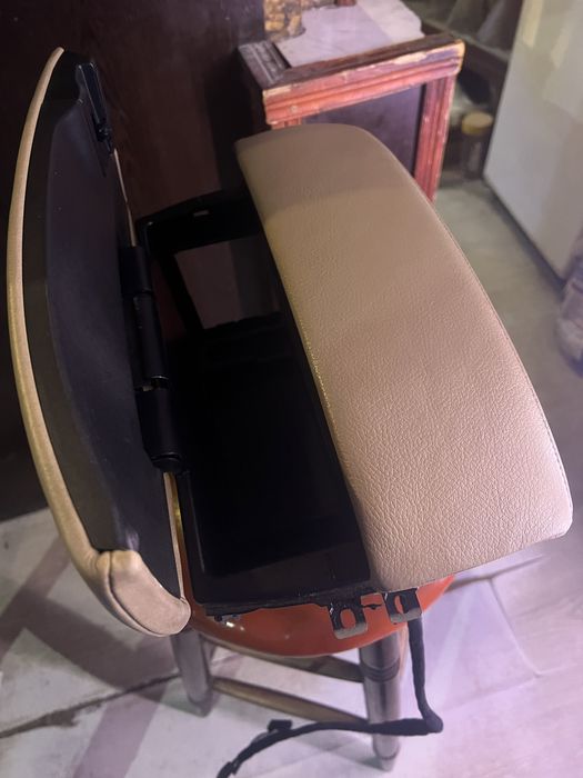 Продавам подлакътник за бмв х5